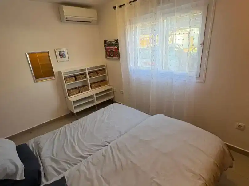 Dormitori de Apartament de lloguer en Torre-Pacheco amb Aire condicionat, Jardí privat i Moblat