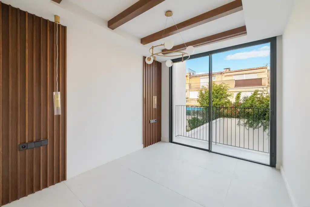 Einfamilien-Reihenhaus zum Verkauf in  Palma de Mallorca mit Klimaanlage, Heizung und Terrasse