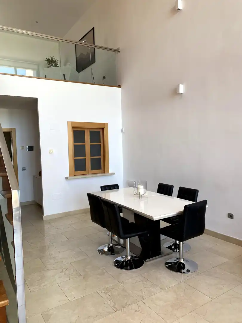 Menjador de Casa adosada en venda en Benahavís amb Aire condicionat, Calefacció i Jardí privat