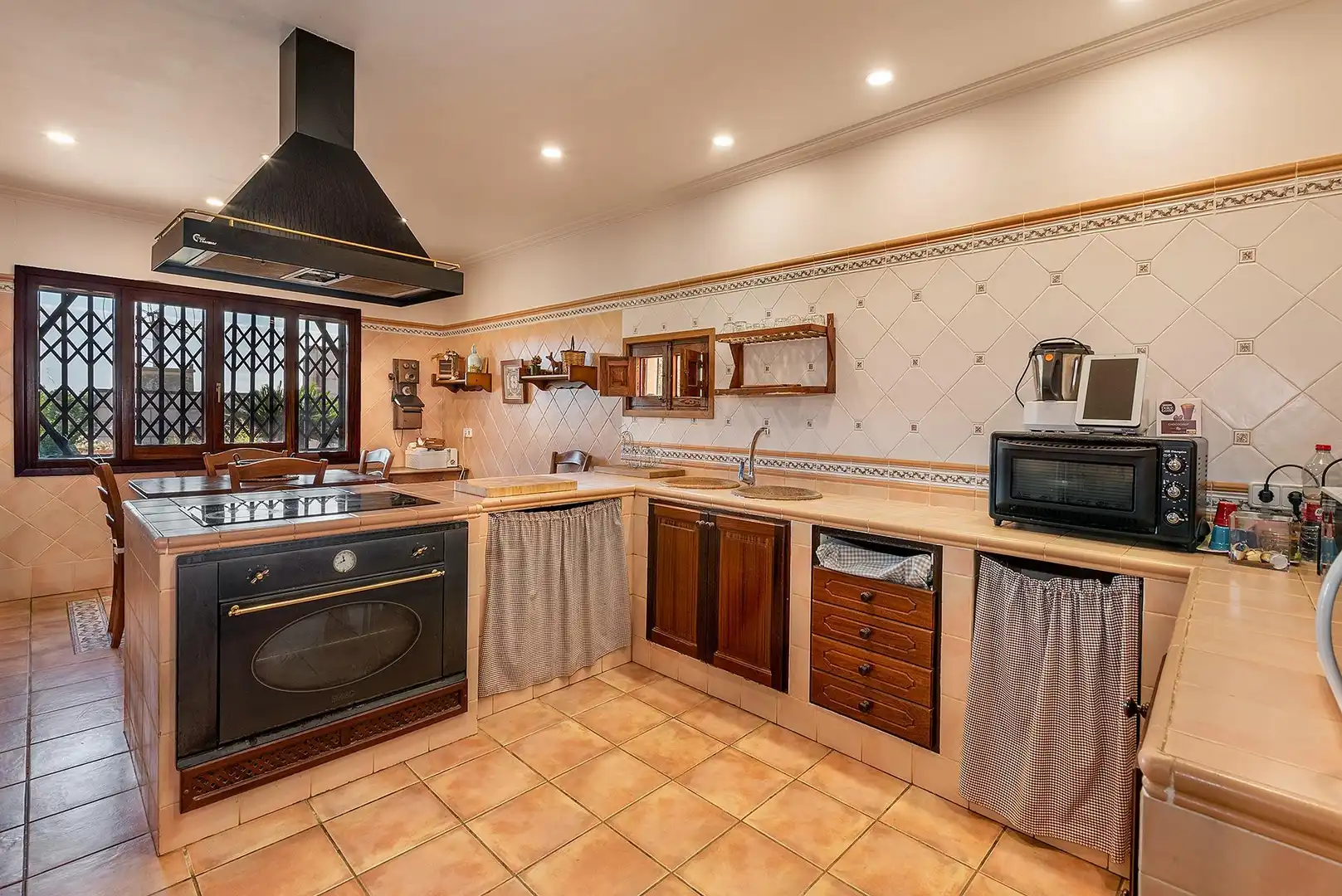 Cocina de Finca rústica en venta en  Palma de Mallorca con Calefacción, Jardín privado y Terraza