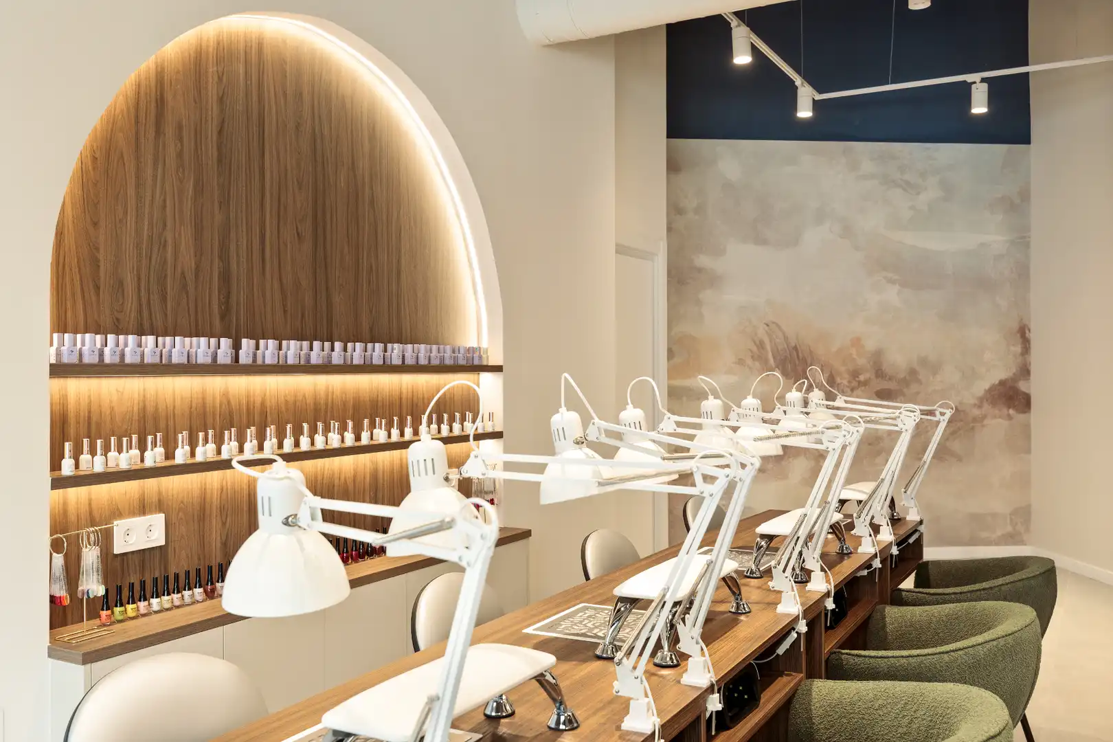 Local en traspaso en  Barcelona Capital con Aire acondicionado, Parquet y Amueblado