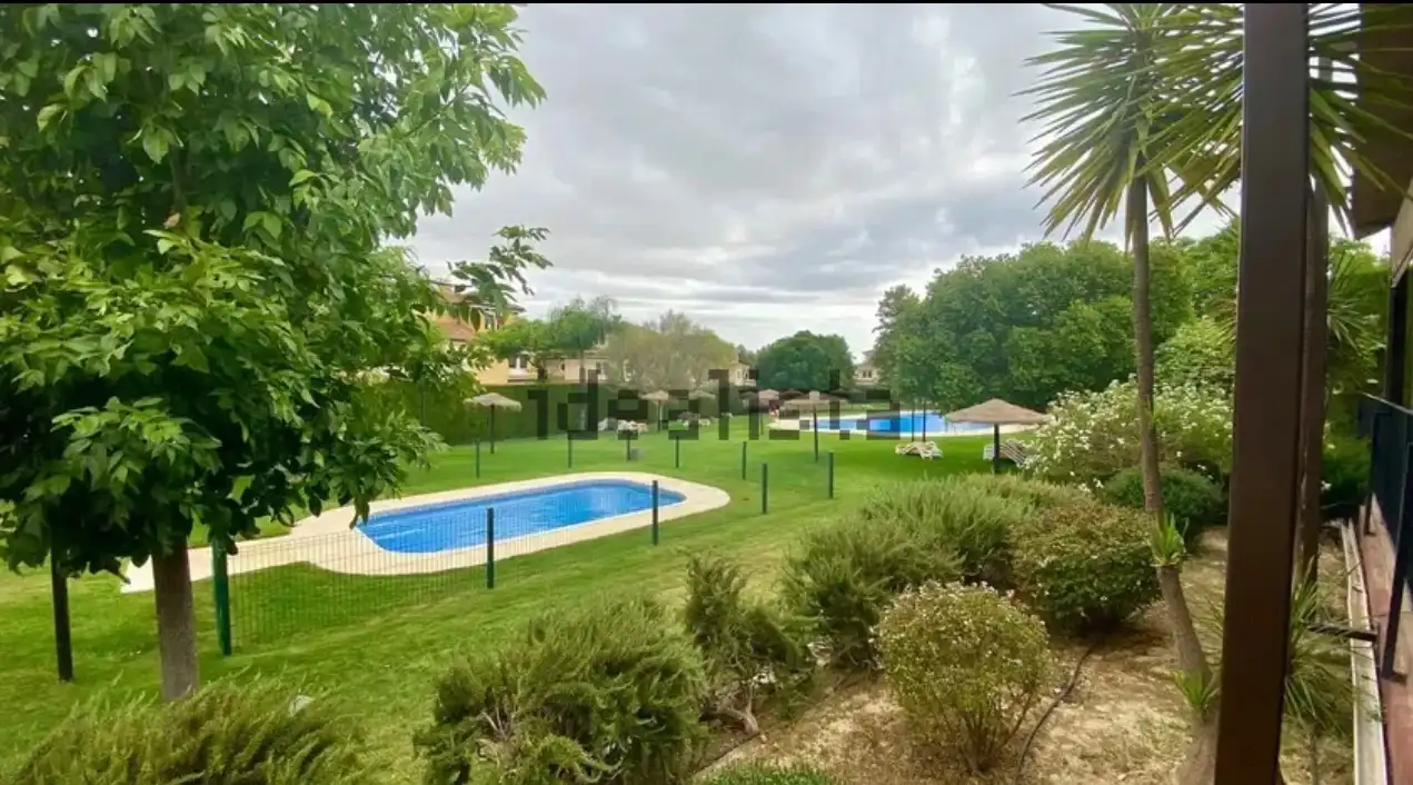 Jardí de Casa adosada en venda en Espartinas amb Aire condicionat, Calefacció i Jardí privat