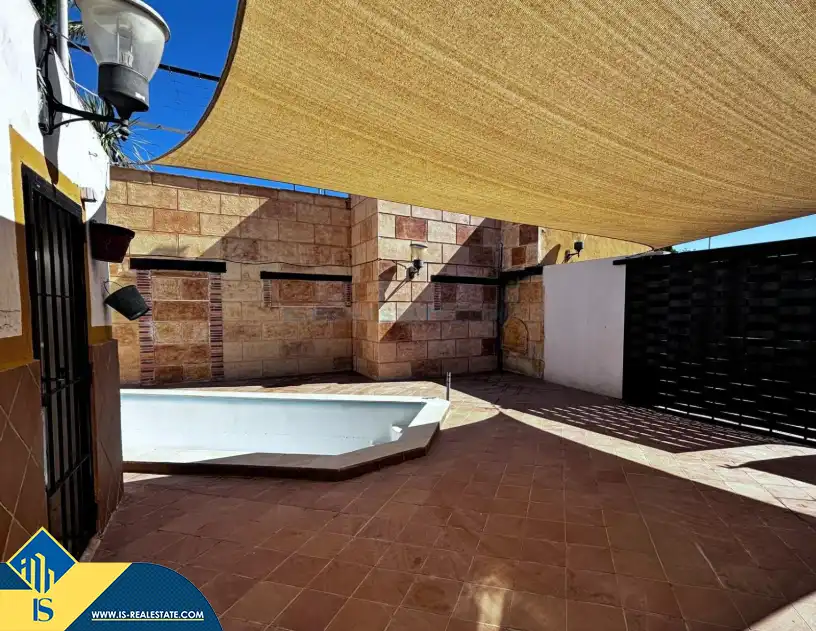 Chalet con piscina en venta en Los Balcones - Los Altos, imagen 2