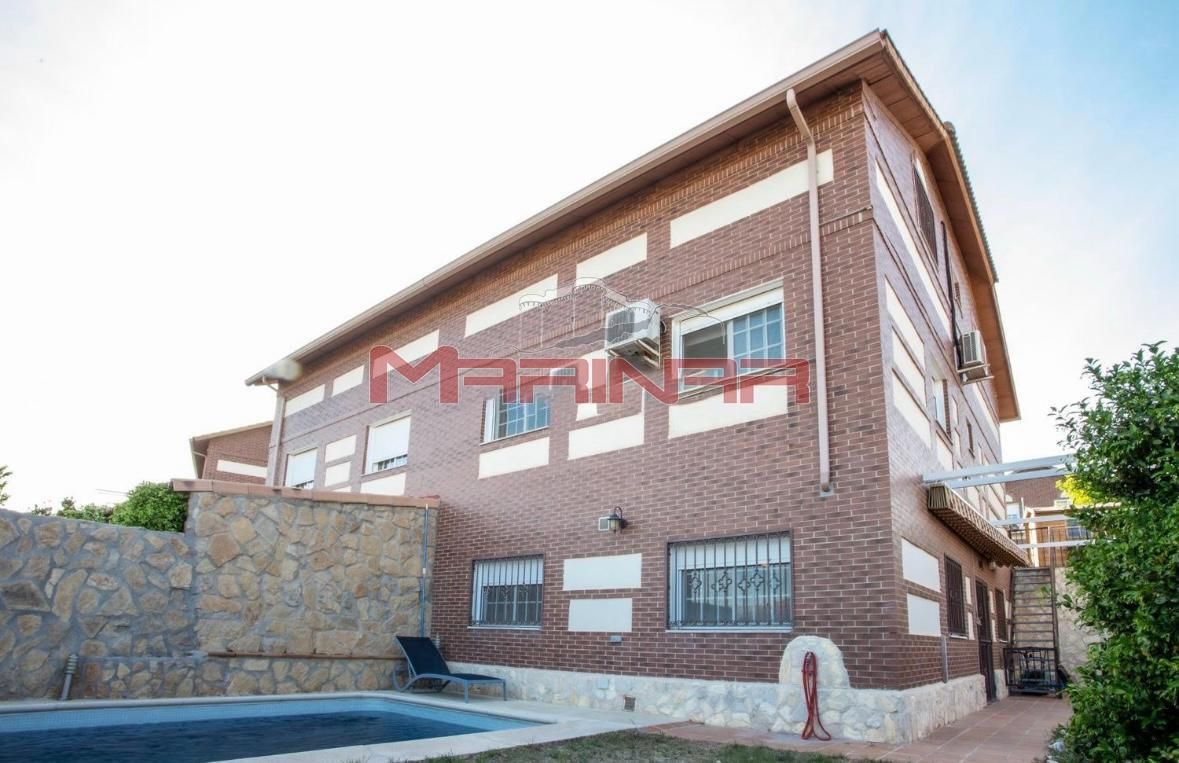 Exterior view of Single-family semi-detached for sale in Seseña  with Air Conditioner, Heating and Private garden