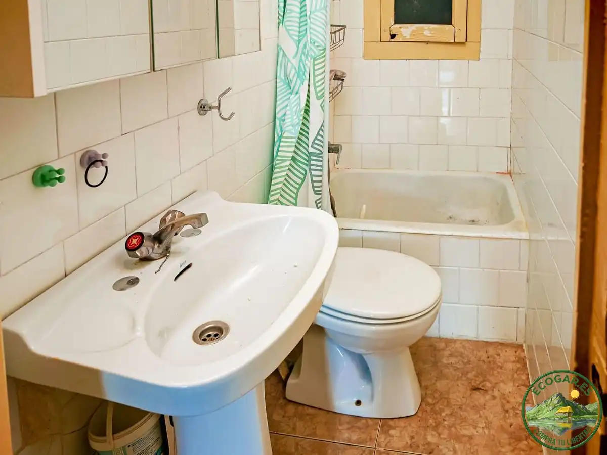 Badezimmer von Haus oder Chalet zum Verkauf in Ponferrada mit Heizung, Privatgarten und Parkett