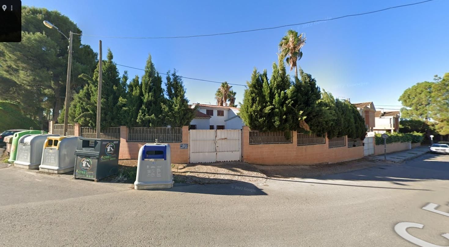 Vista exterior de Casa o xalet en venda en Elda amb Jardí privat i Piscina