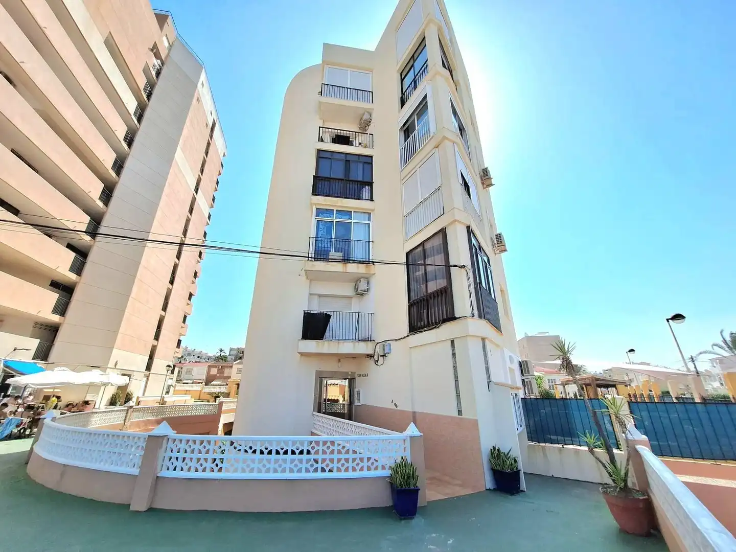 Außenansicht von Wohnung zum Verkauf in Torrevieja mit Klimaanlage und Möbliert
