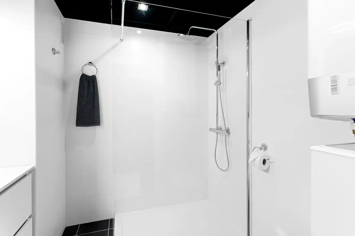 Badezimmer von Erdgeschoss zum Verkauf in Mijas mit Klimaanlage, Terrasse und Schwimmbad