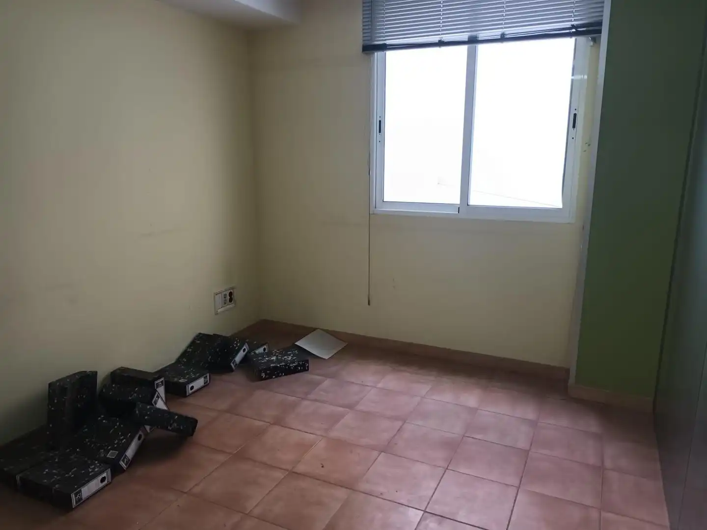 Ground floor for sale in Ontinyent  with Air Conditioner