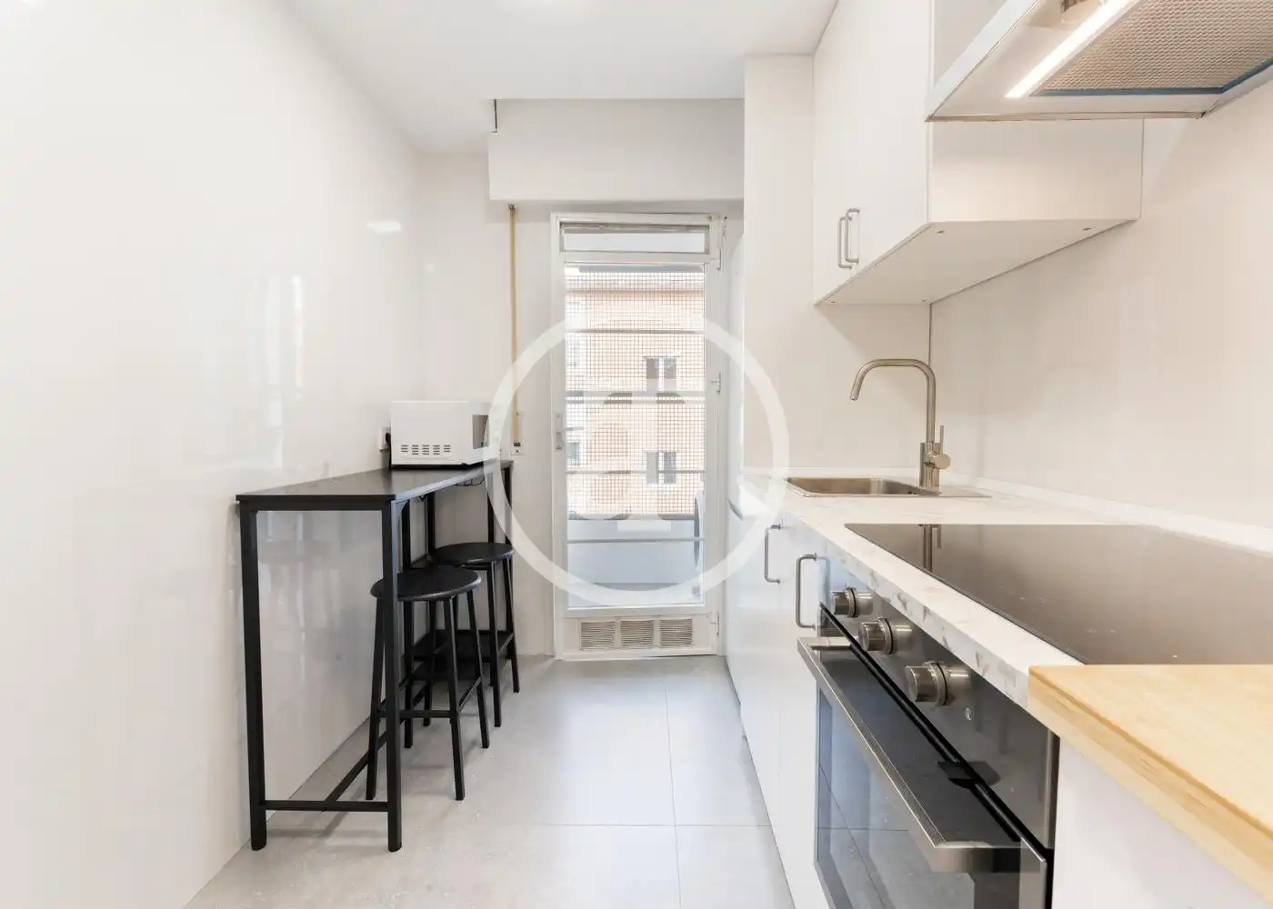 Flat for rent in Calle de Fereluz, Valdeacederas