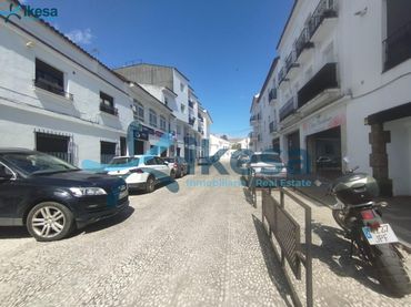 Pis amb balcó en venda a Aracena