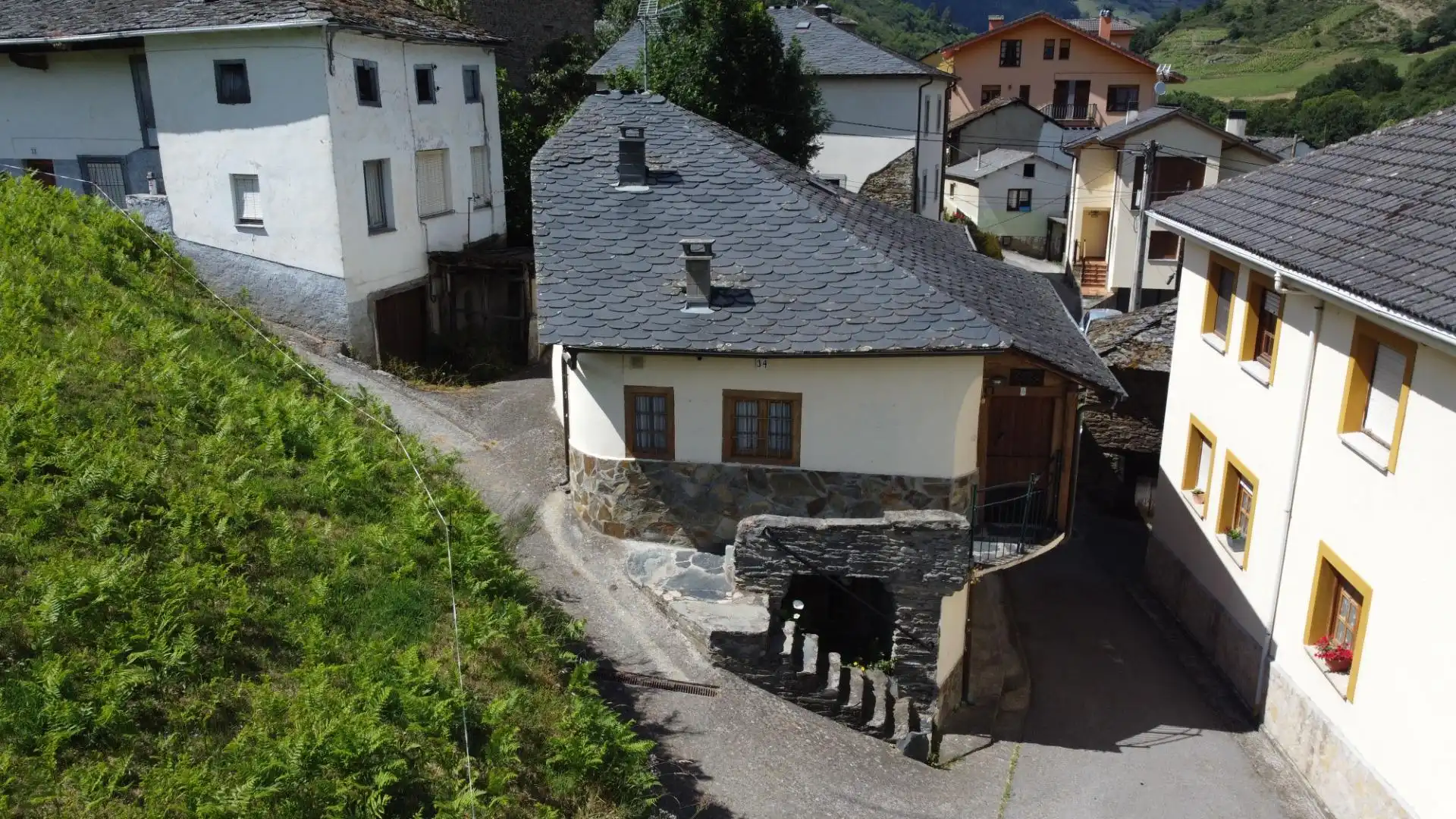 Vista exterior de Casa o chalet en venta en Cangas del Narcea con Jardín privado, Amueblado y Balcón