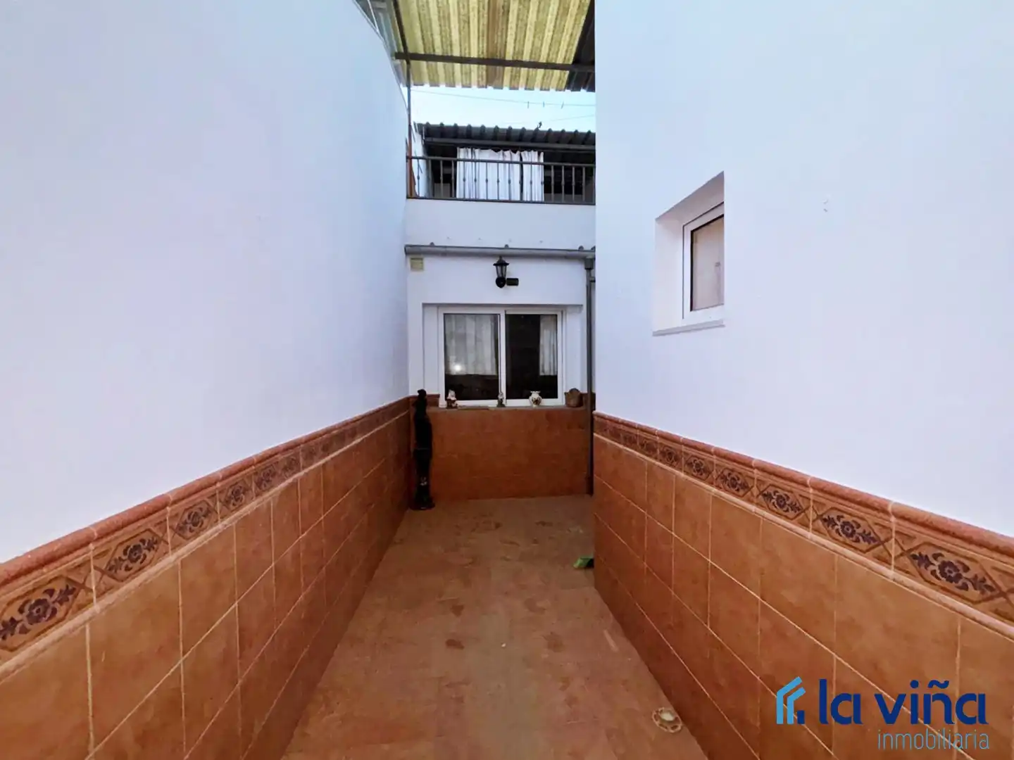 Vista exterior de Casa adosada en venta en Encinas Reales con Aire acondicionado, Terraza y Trastero