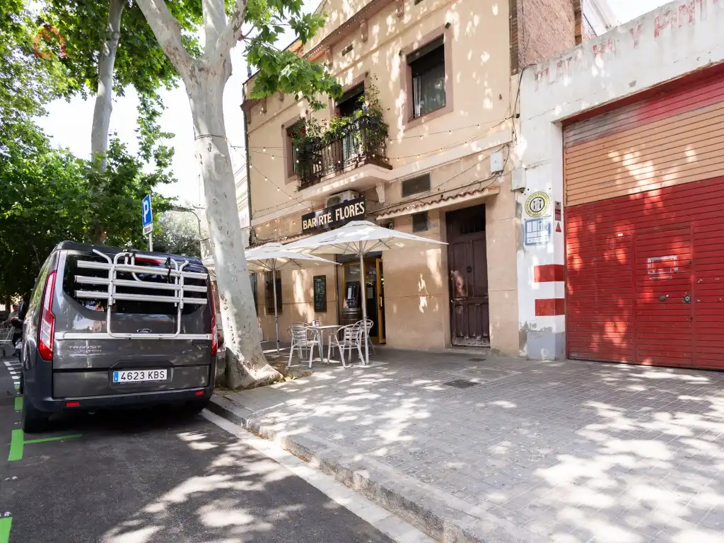 Vista exterior de Local en venda en Barcelona