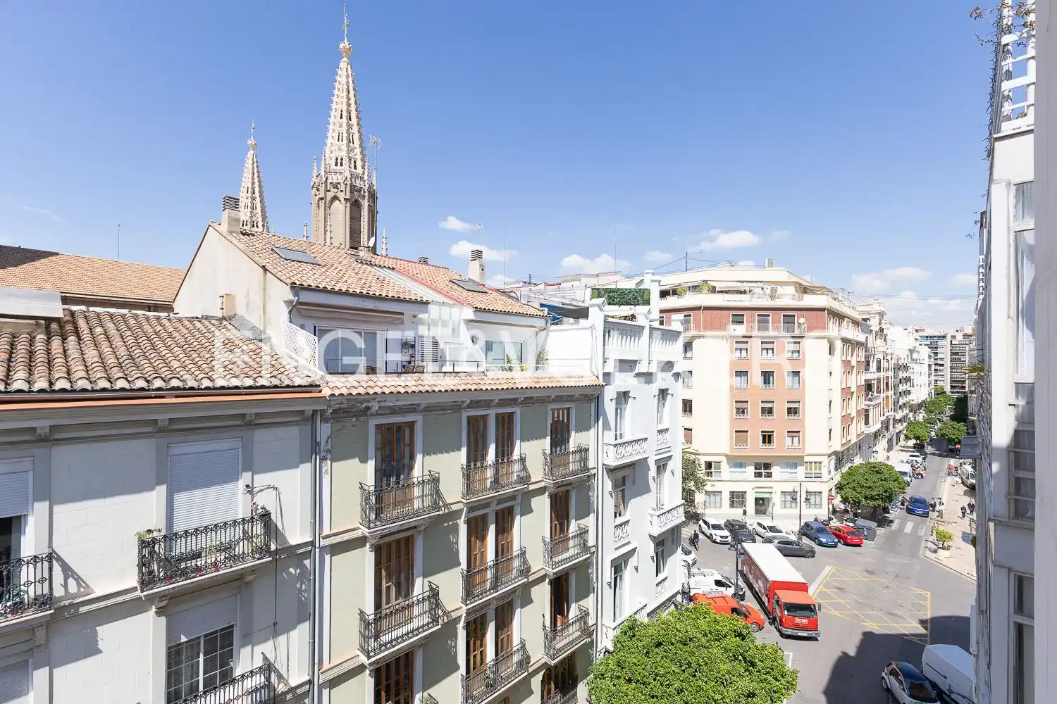 Exterior view of Flat for sale in Valencia  with Air Conditioner, Heating and Storage room
