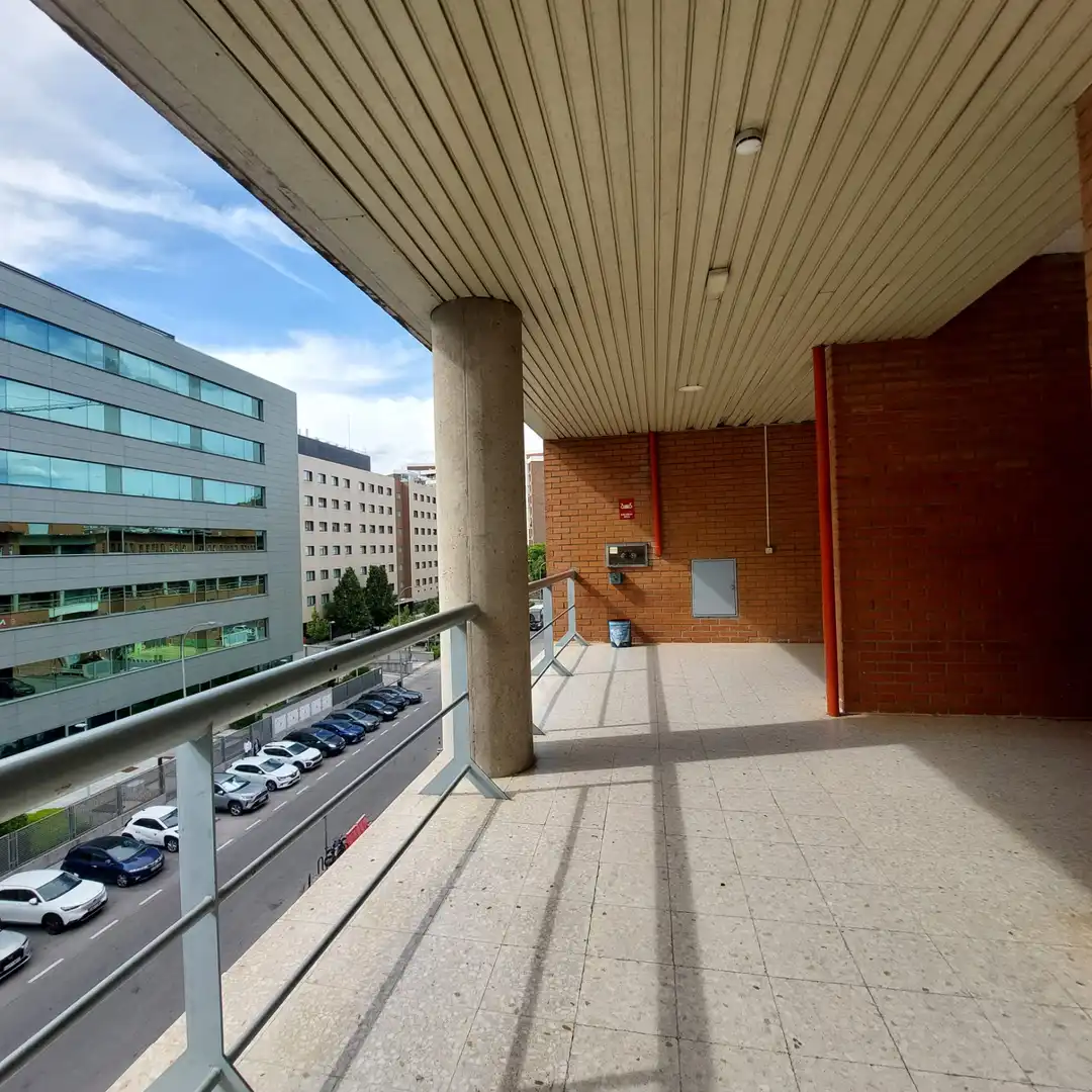 Vista exterior de Oficina en venda en Madrid amb Aire condicionat, Calefacció i Moblat