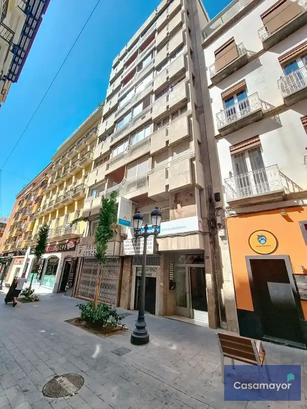 Oficina amb ascensor en venda a Carrer Castaños 43