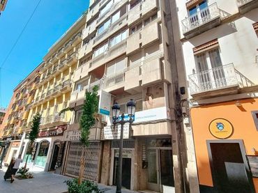 Oficina amb ascensor en venda a Carrer Castaños 43