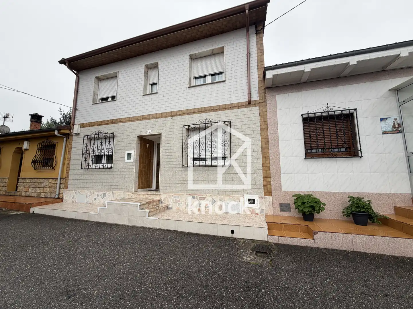 Vista exterior de Casa adosada en venda en Langreo amb Calefacció i Parquet
