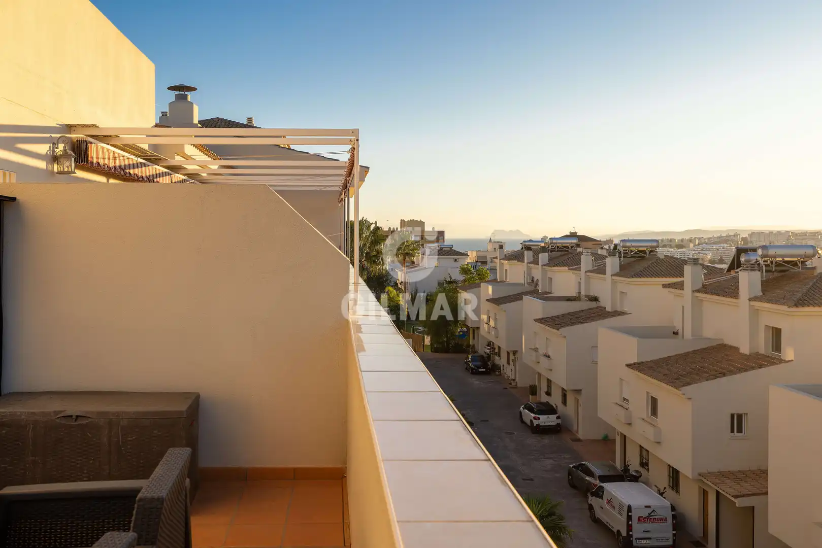 Vista exterior de Dúplex en venda en Estepona amb Traster, Piscina i Balcó