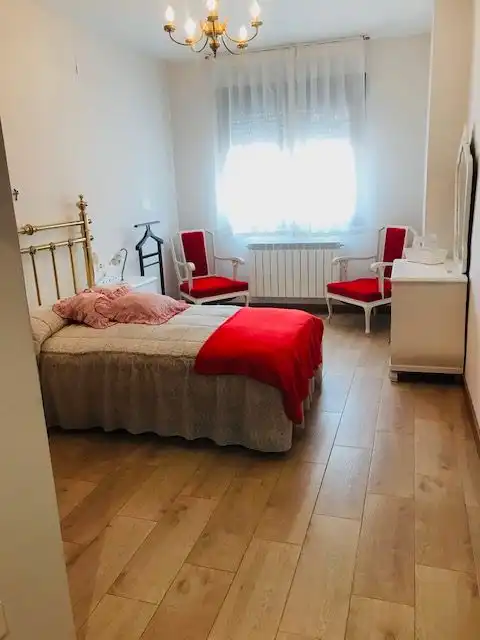 Dormitori de Casa o xalet en venda en Cuéllar amb Calefacció, Jardí privat i Terrassa