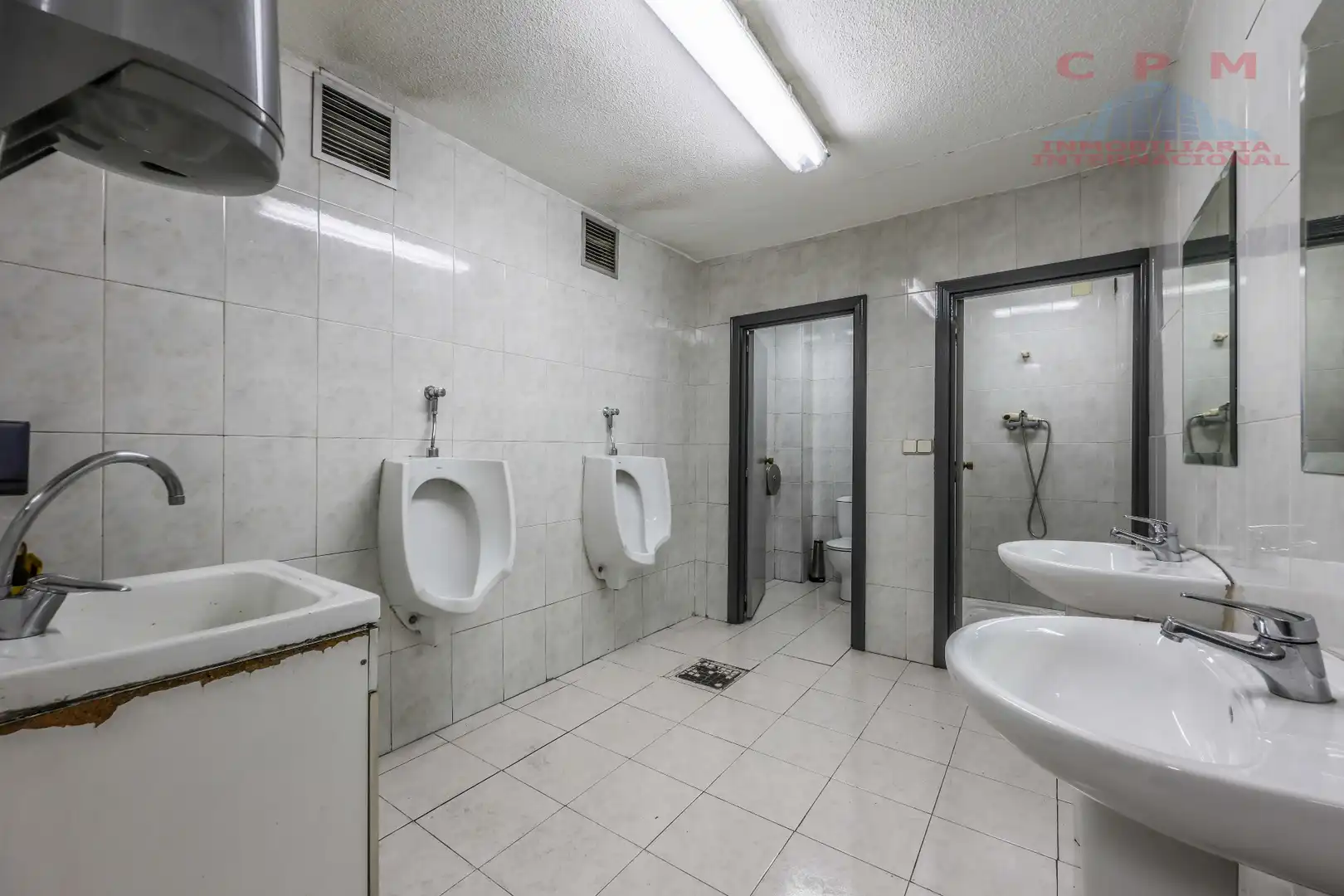Badezimmer von Gebäude zur Miete in Madrid