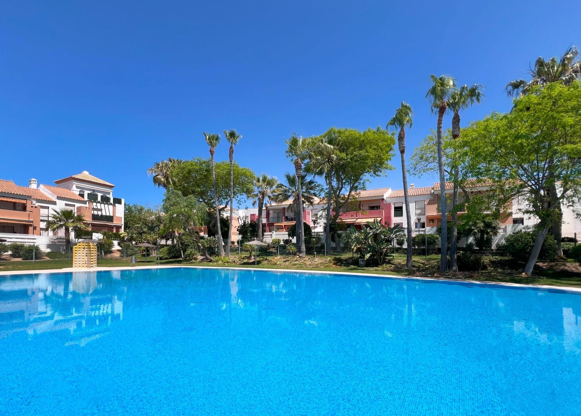 Jardí de Apartament en venda en Chiclana de la Frontera amb Terrassa, Traster i Piscina comunitària