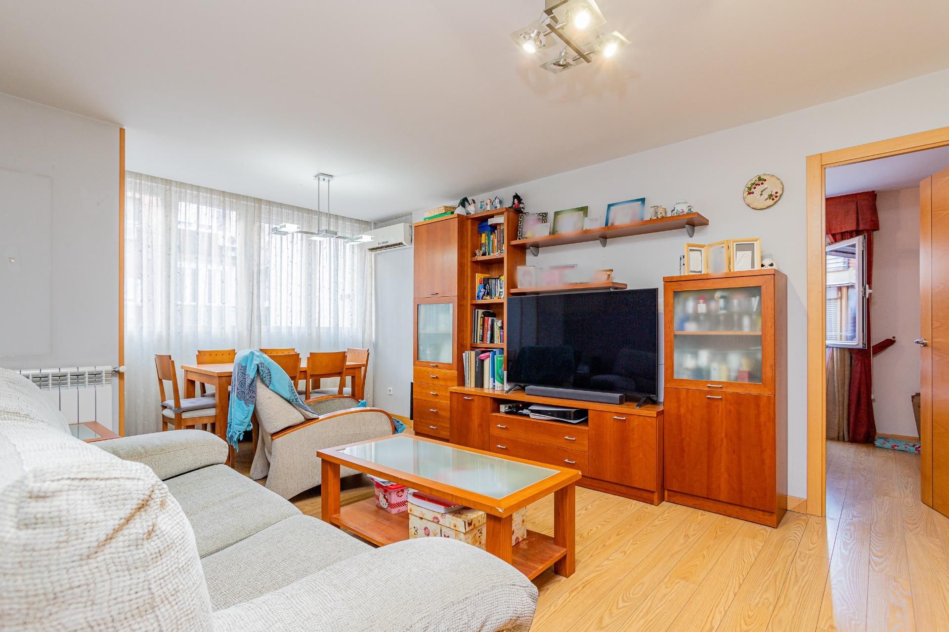 Living room of Flat for sale in  Madrid Capital  with Air Conditioner and Heating