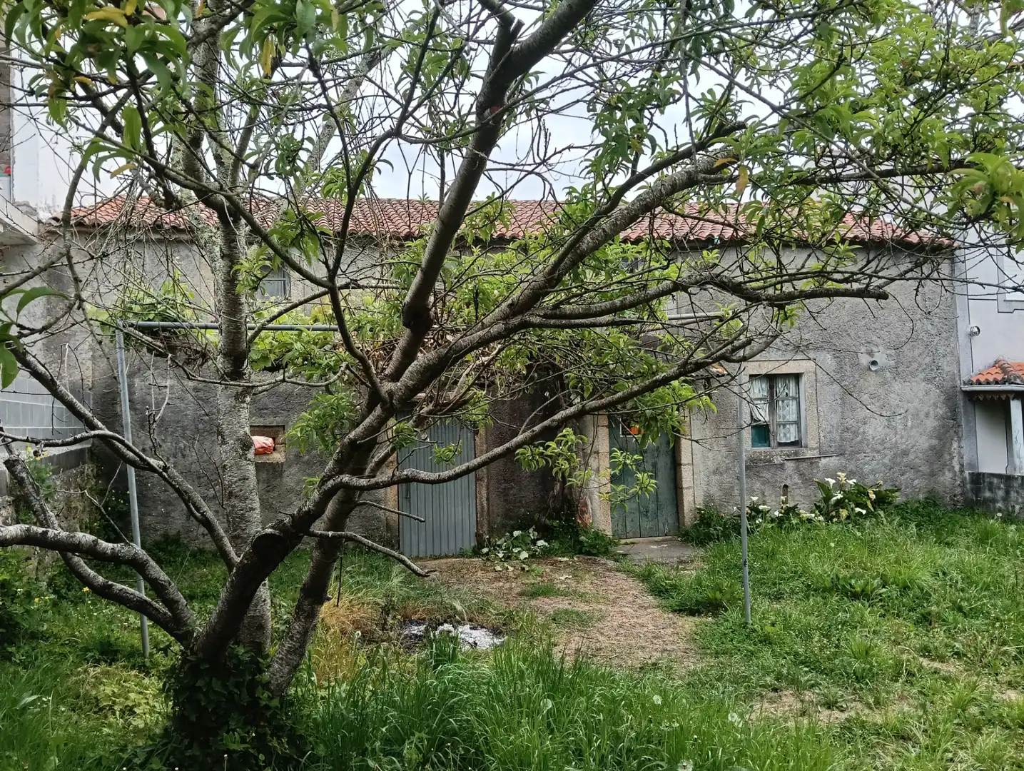 Vista exterior de Casa adosada en venda en Coirós amb Jardí privat i Traster