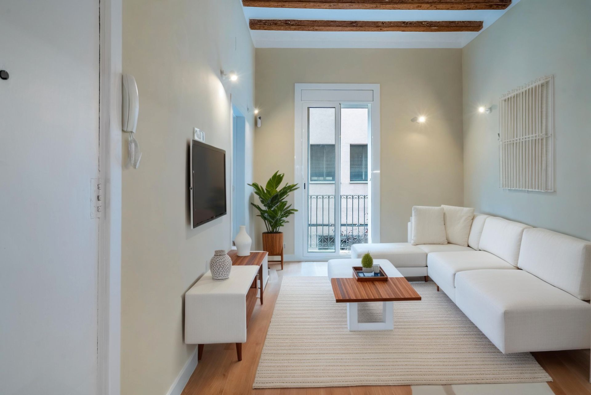 Living room of Flat for sale in  Barcelona Capital  with Air Conditioner, Heating and Parquet flooring