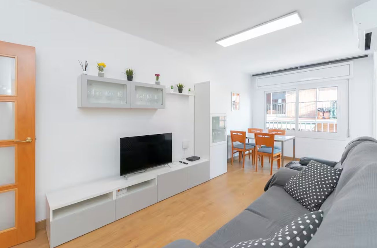Living room of Apartment to rent in Cornellà de Llobregat  with Air Conditioner, Heating and Parquet flooring