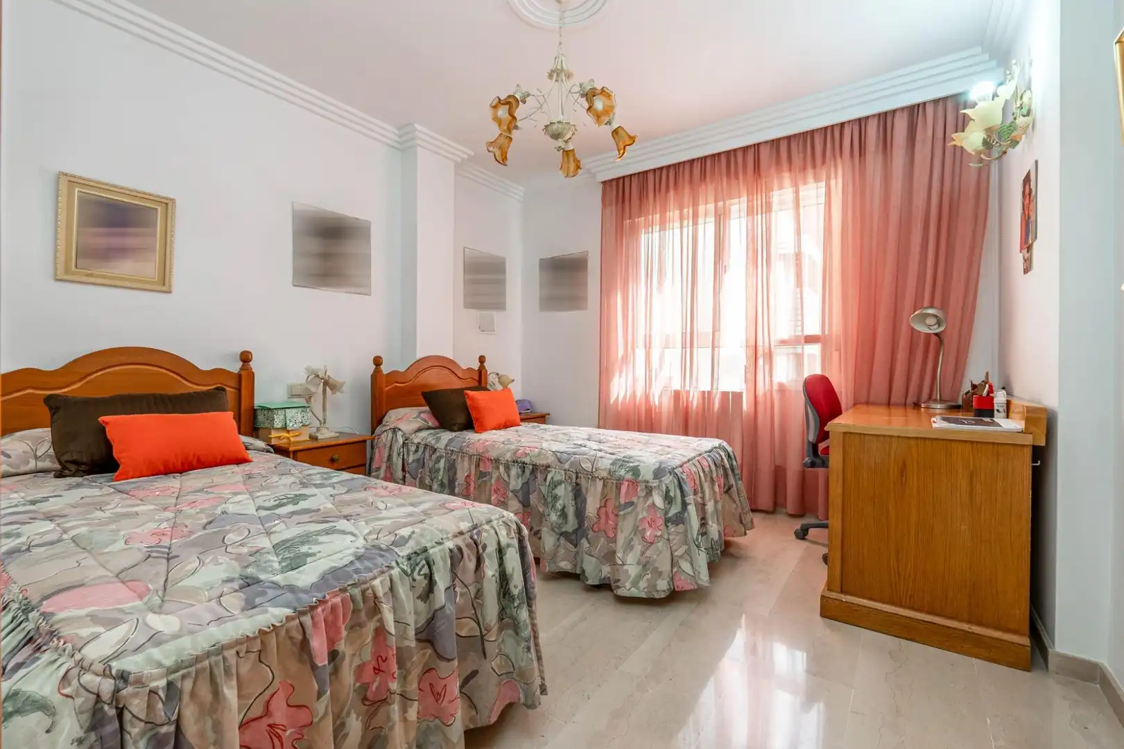 Bedroom of Flat for sale in Granada  with Air Conditioner, Furnished and Balcony