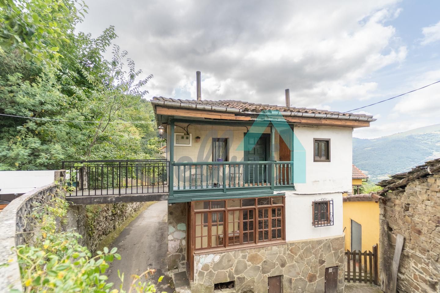 Vista exterior de Casa o xalet en venda en Aller amb Calefacció, Jardí privat i Terrassa