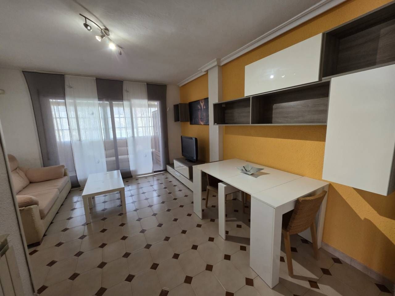 Vista exterior de Pis en venda en Fuenlabrada amb Aire condicionat, Calefacció i Terrassa