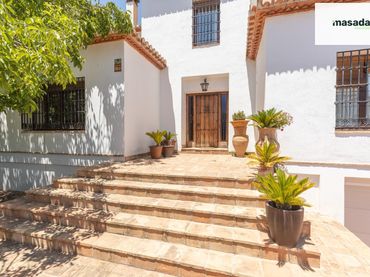 Villa con piscina in vendita a Calle Calle Tórtola 22