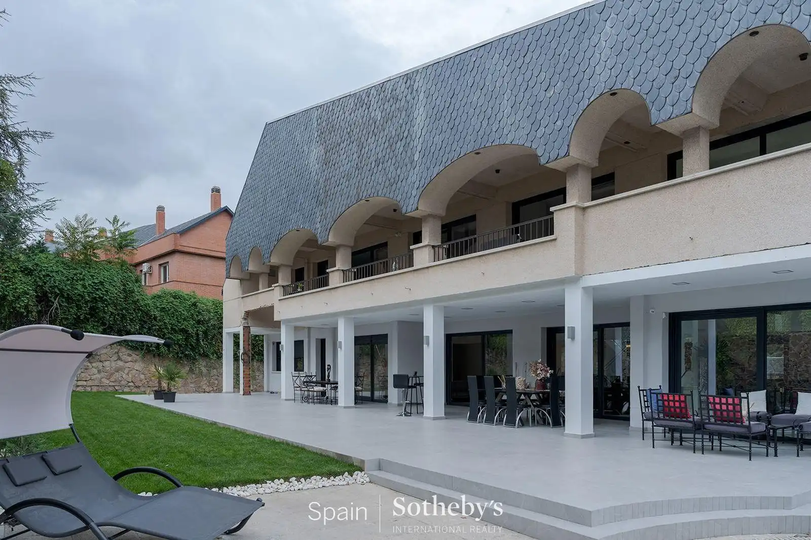 Vista exterior de Casa o xalet en venda en Madrid amb Aire condicionat, Jardí privat i Terrassa