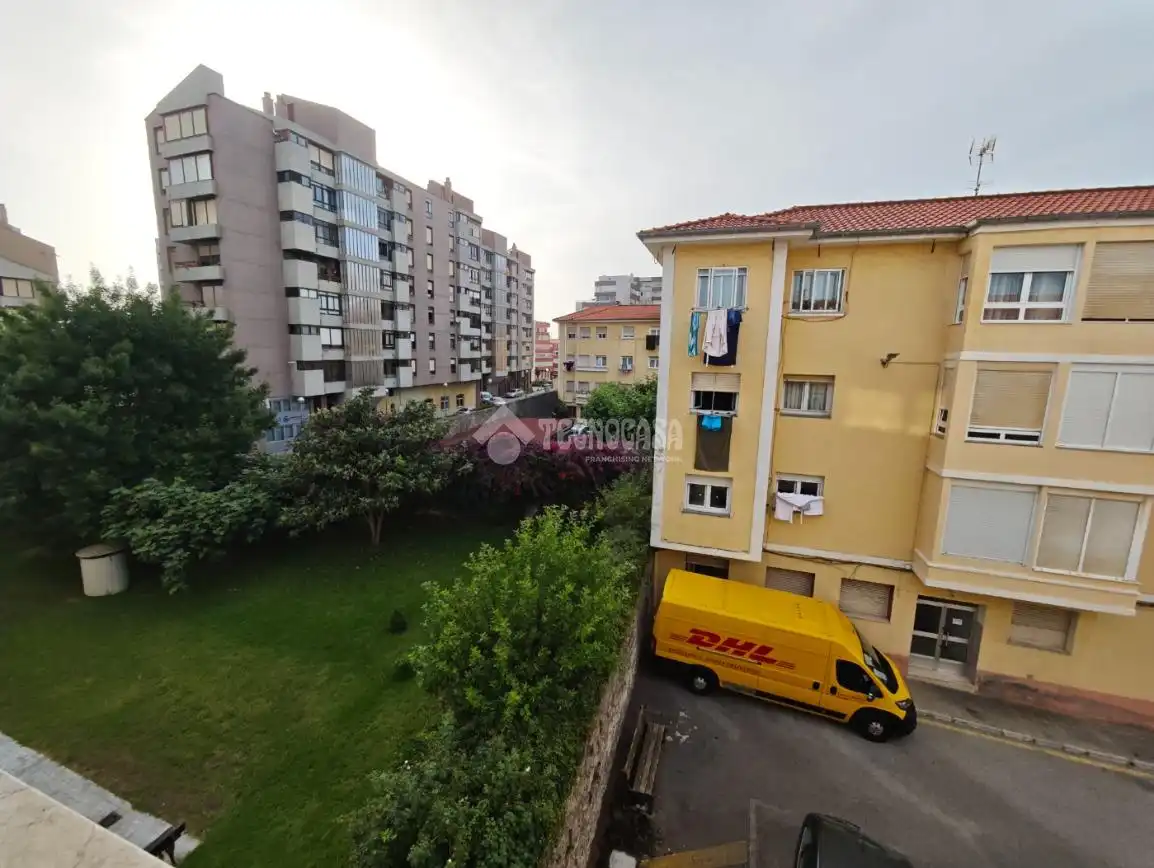 Vista exterior de Piso en venta en Santander