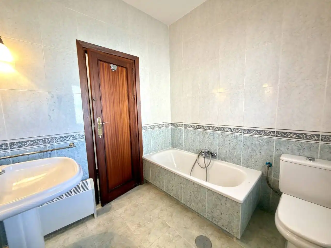 Bathroom of Houses for sale in Rincón de la Victoria  with Private garden, Terrace and Swimming Pool