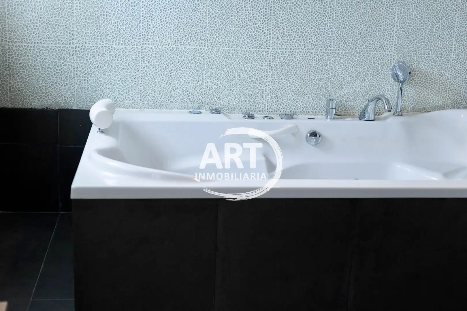 Bathroom of Houses for sale in L'Eliana  with Air Conditioner, Heating and Terrace