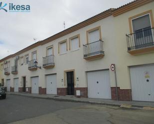 Exterior view of Single-family semi-detached for sale in Rociana del Condado  with Private garden and Terrace