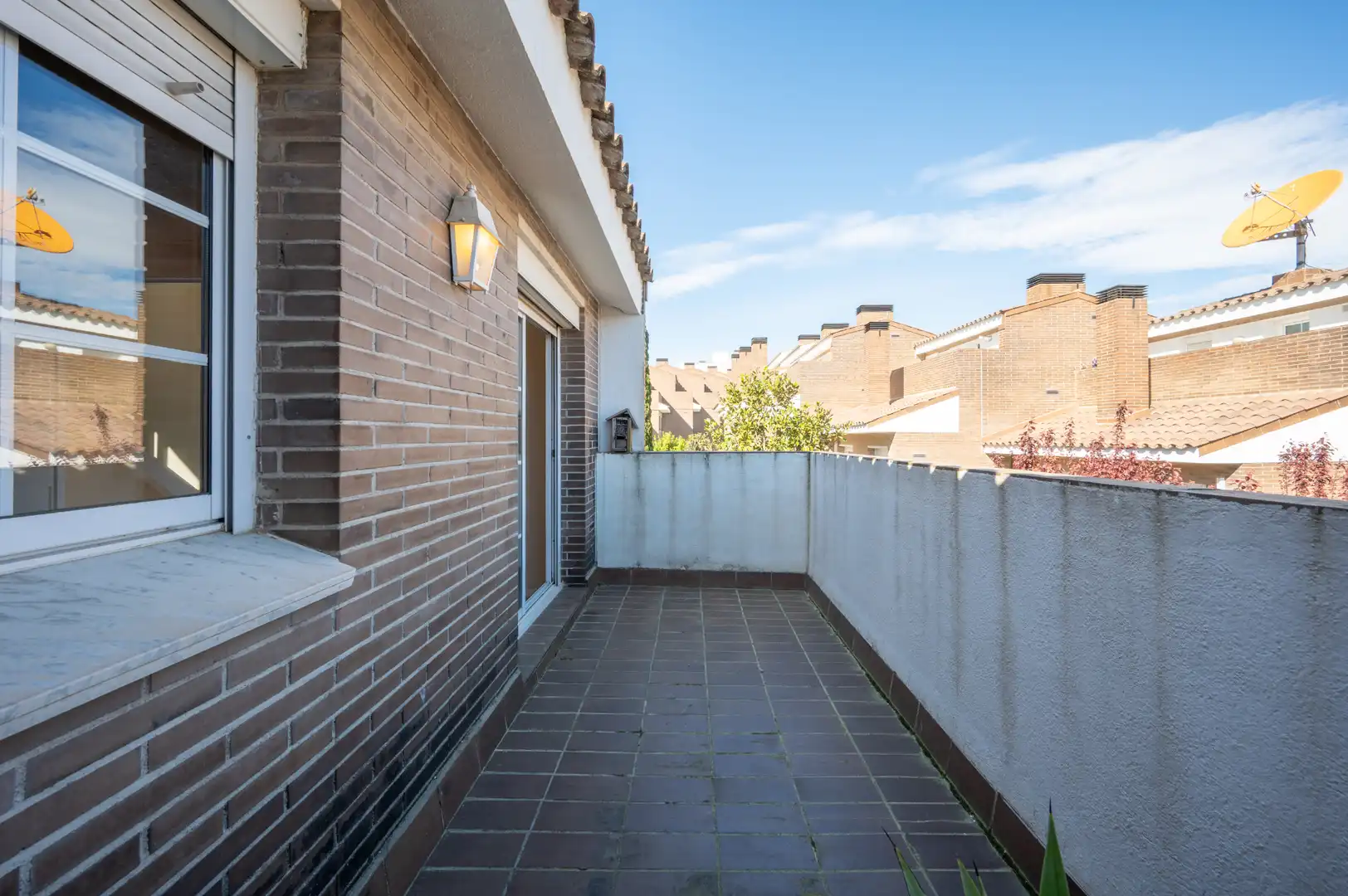Terrassa de Casa adosada en venda en Sant Cugat del Vallès amb Aire condicionat, Calefacció i Jardí privat