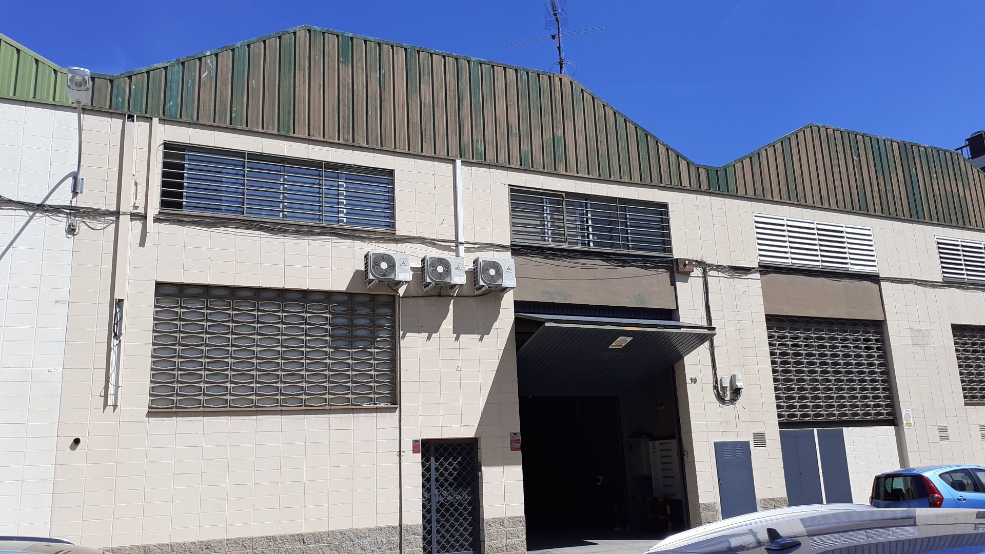 Vista exterior de Nau industrial de lloguer en Sant Adrià de Besòs