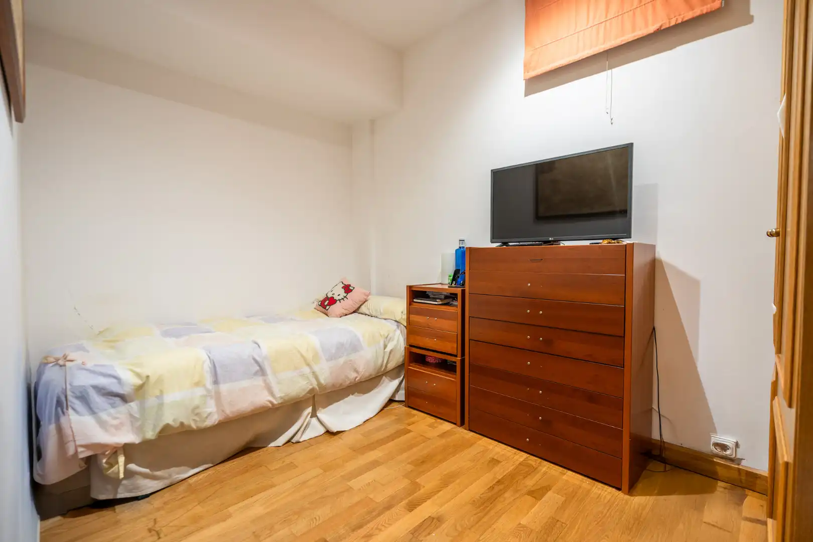Habitación de Casa adosada en venta en Las Rozas de Madrid con Aire acondicionado, Calefacción y Jardín privado