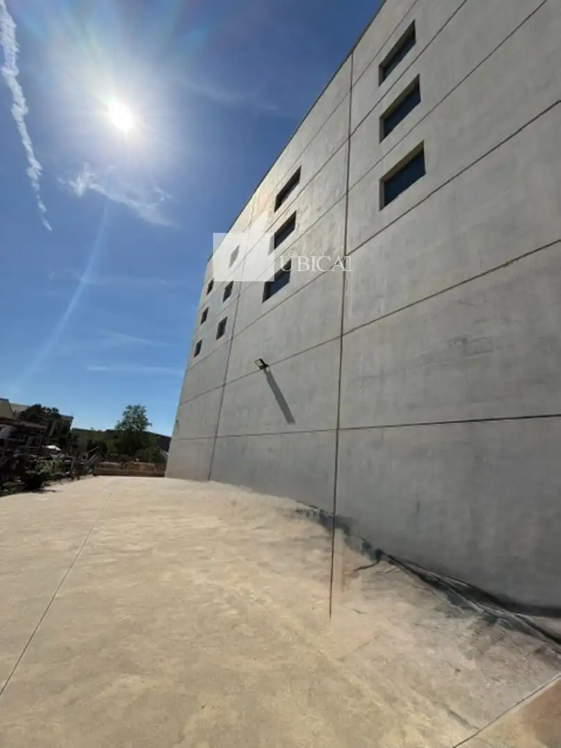 Vista exterior de Nau industrial de lloguer en Santa Perpètua de Mogoda, Barcelona