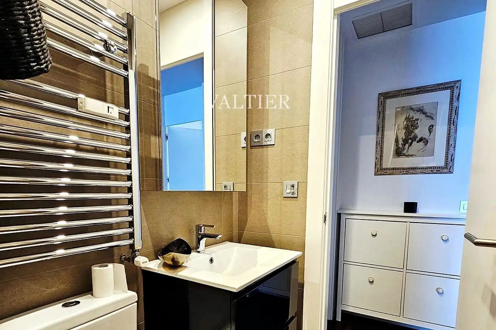 Badezimmer von Wohnung zur Miete in Madrid mit Klimaanlage und Möbliert