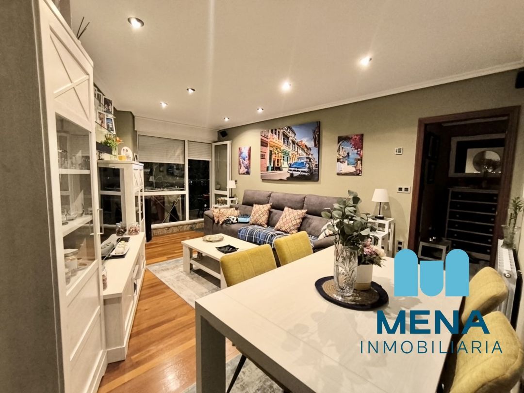 Sala d'estar de Pis en venda en Santa Cruz de Bezana amb Calefacció, Terrassa i Traster