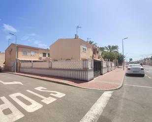 Vista exterior de Casa adosada en venda en Torrevieja
