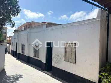 House for sale in V Centenario - Piletas - Capuchinos