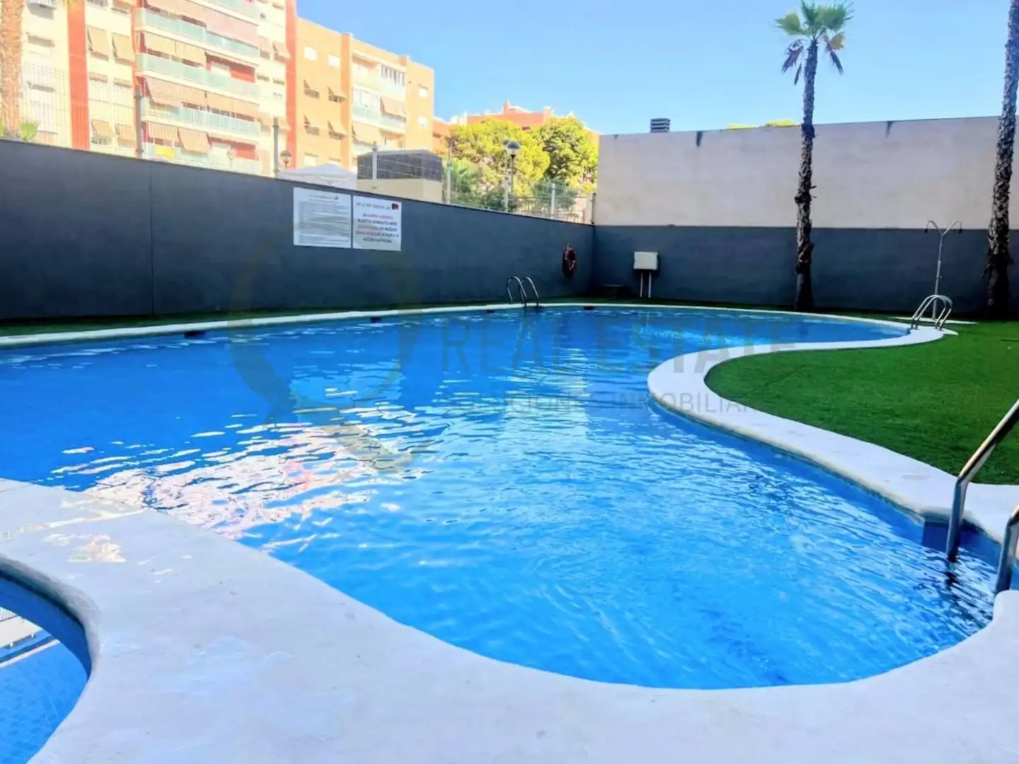 Swimming pool of Flat for sale in Alicante / Alacant  with Air Conditioner, Heating and Private garden
