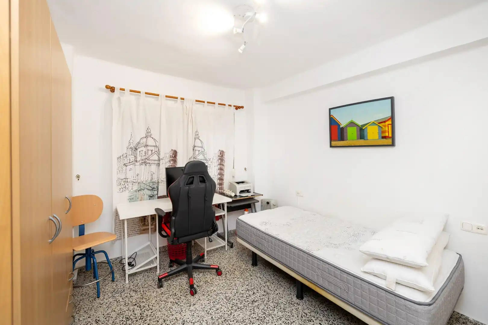 Dormitori de Pis en venda en Granada amb Terrassa, Moblat i Balcó